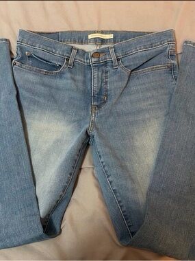 Levi's Women's Light Wash Bootcut Jeans